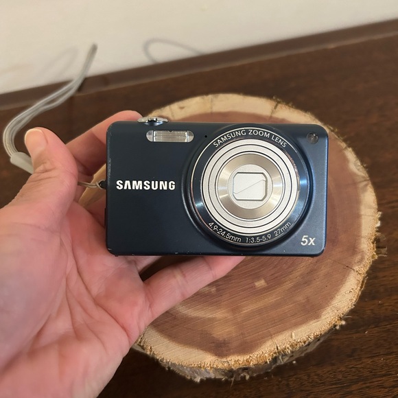 Samsung ST65 14.2mp Digicam - Picture 9 of 12